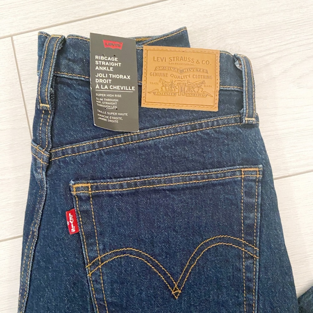 NWT Levi’s rib cage straight ankle dark wash - Picture 4 of 13